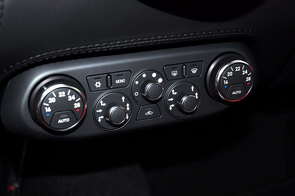 2013款 4.5 Spider 内饰