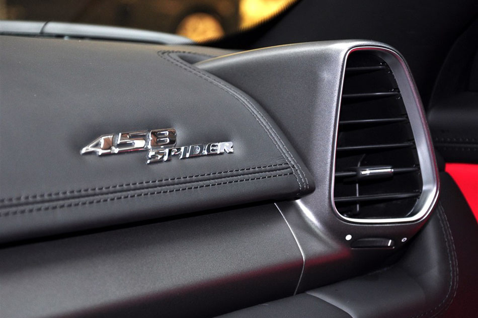 2013款 4.5 Spider 内饰