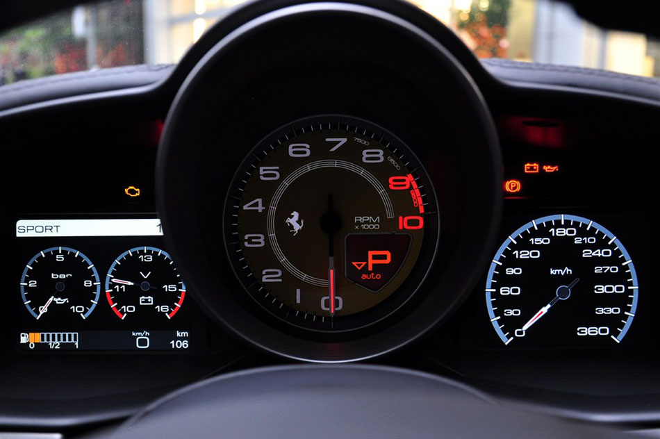 2013款 4.5 Spider 内饰