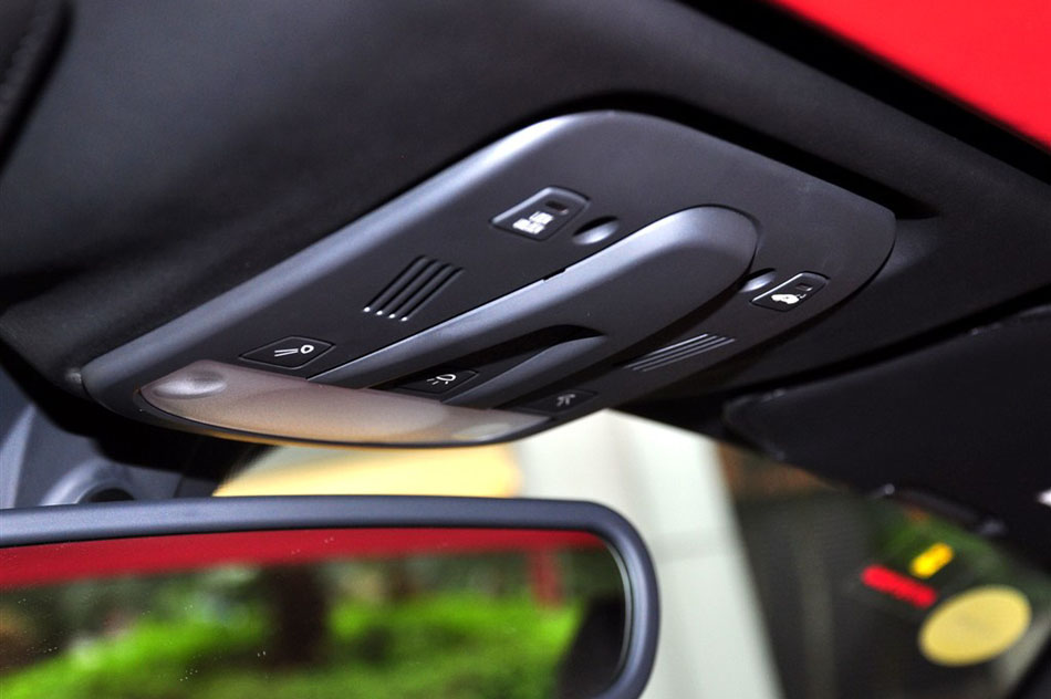 2013款 4.5 Spider 空间