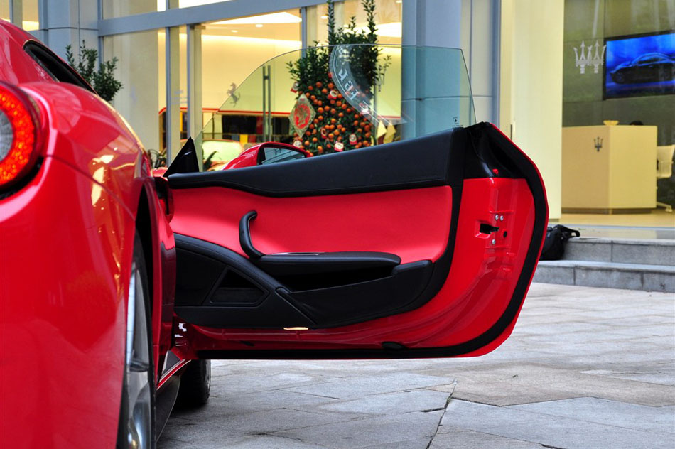 2013款 4.5 Spider 空间