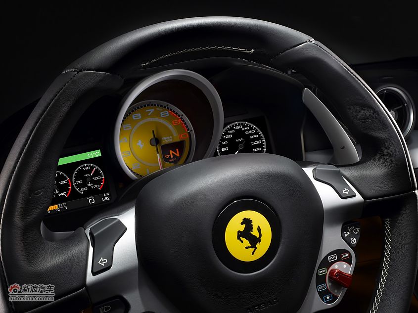 法拉利FF官方图