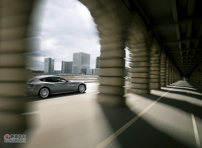 法拉利FF官方图