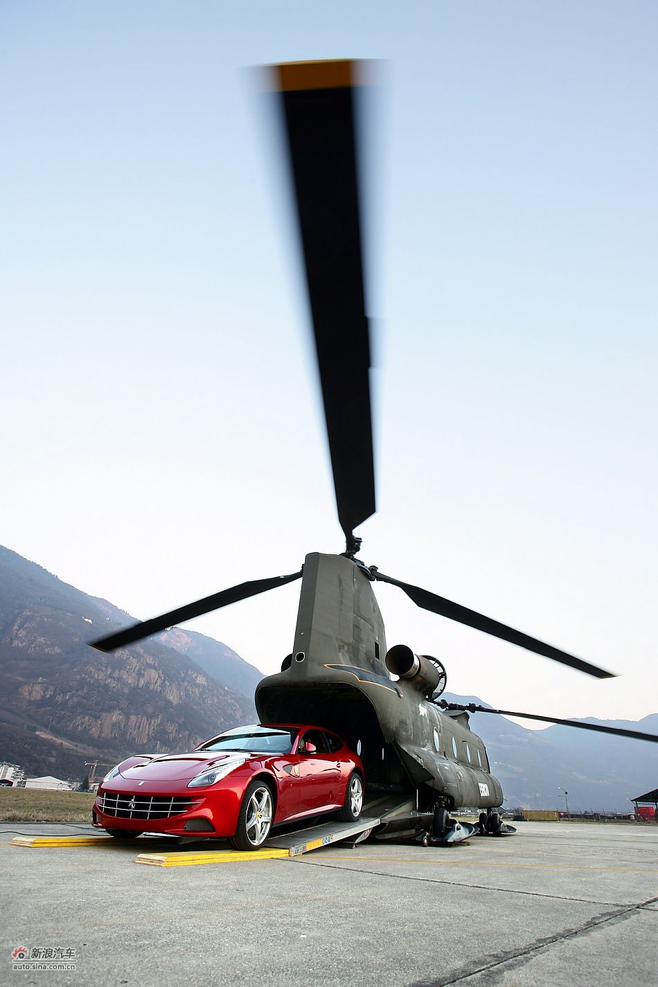 法拉利FF官方图