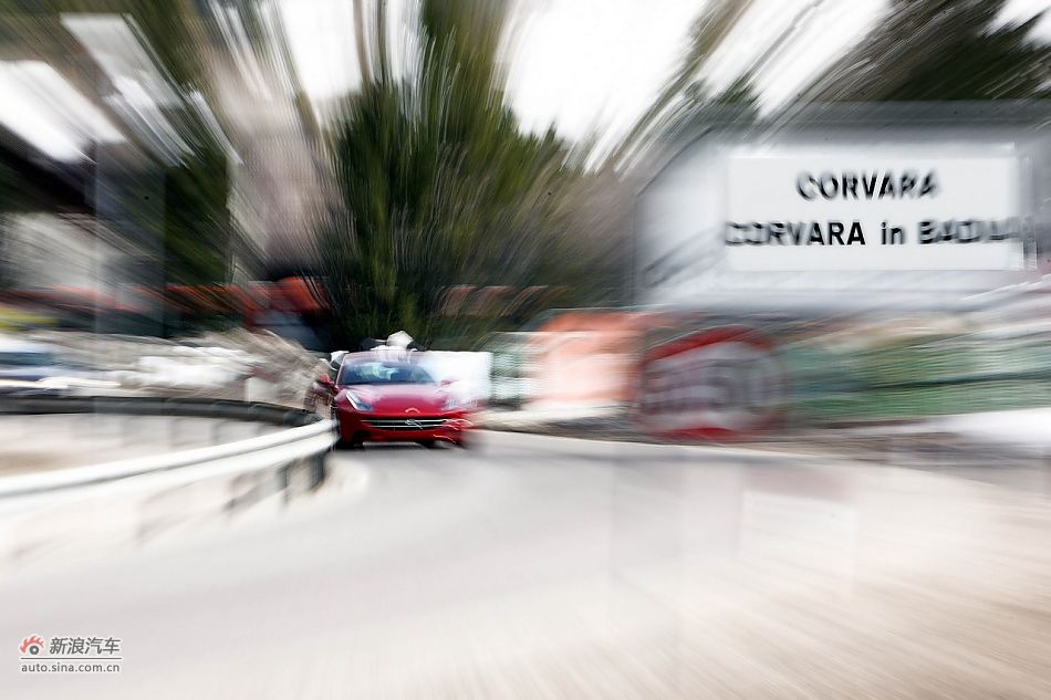 法拉利FF官方图