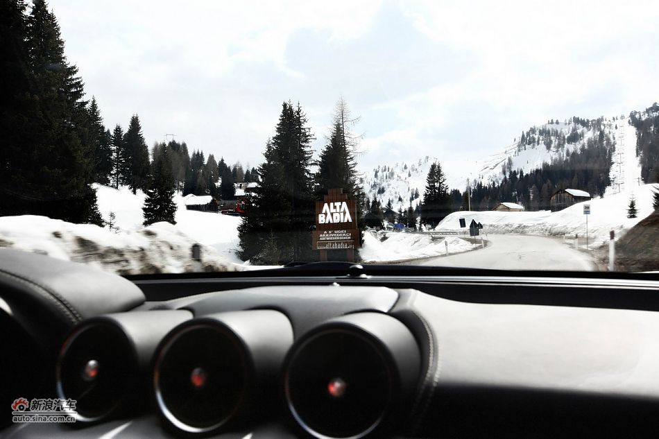 法拉利FF官方图