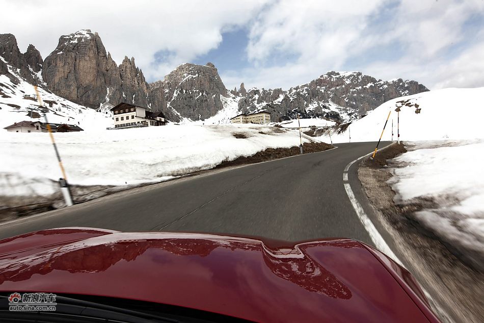 法拉利FF官方图