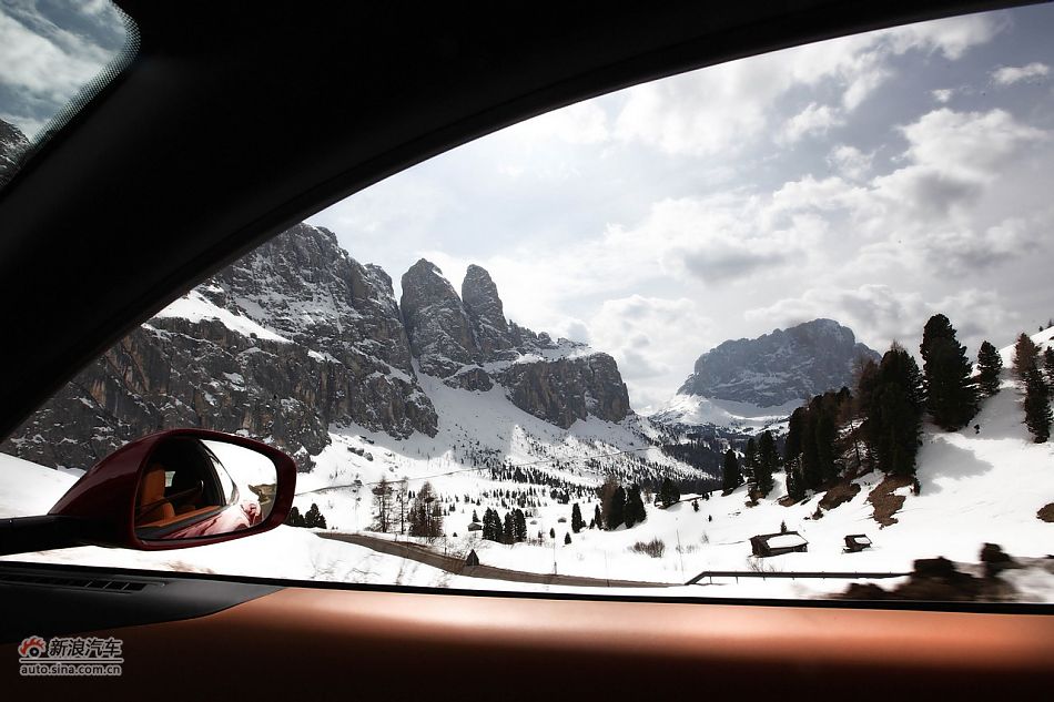 法拉利FF官方图