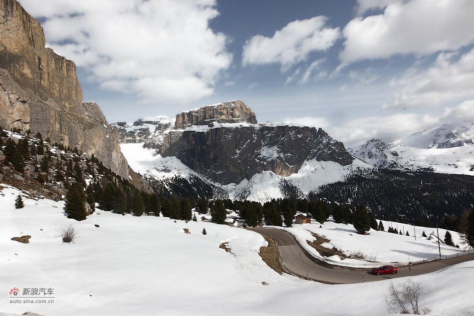 法拉利FF官方图