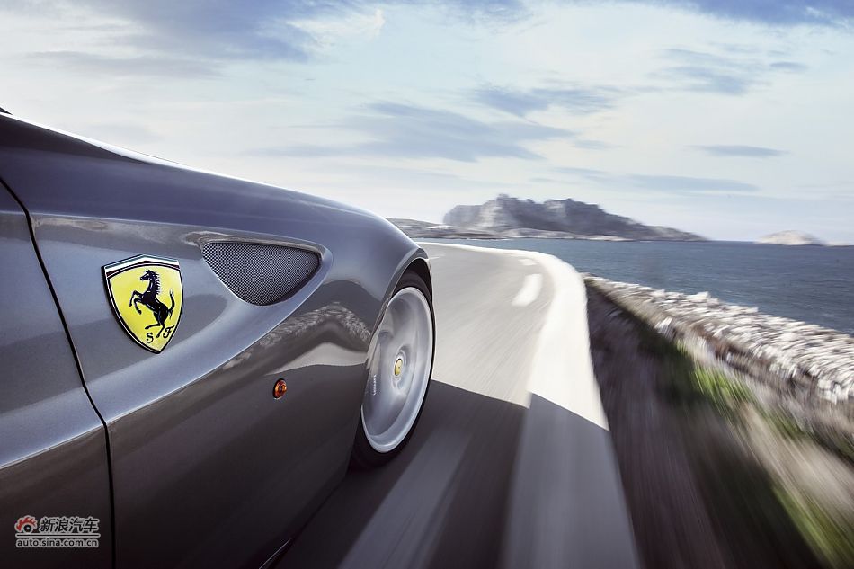 法拉利FF官方图