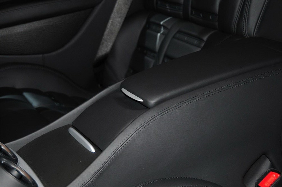 法拉利FF 2012款 空间