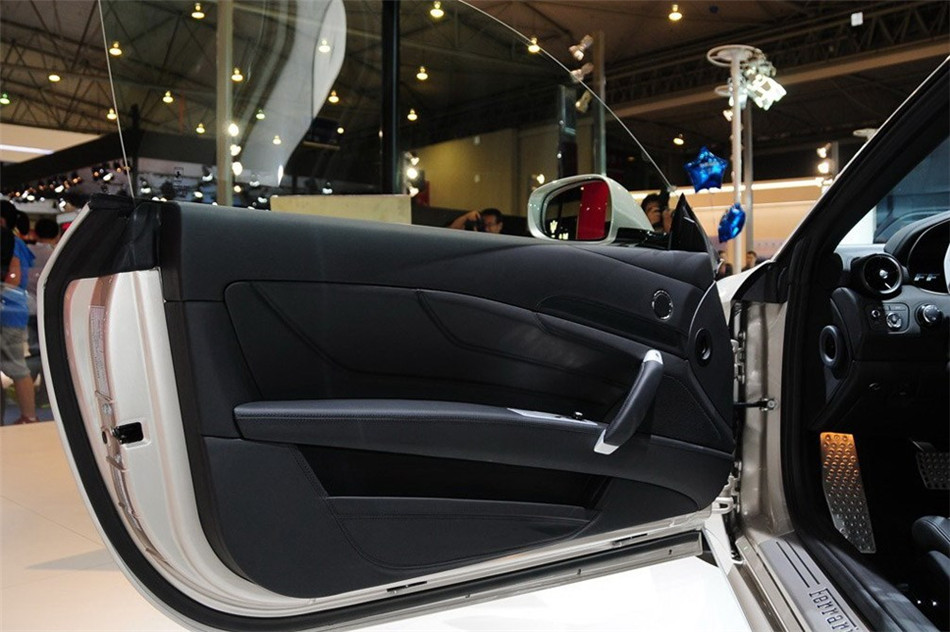 法拉利FF 2012款 空间