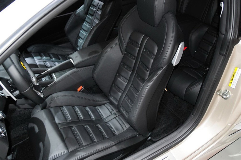 法拉利FF 2012款 空间