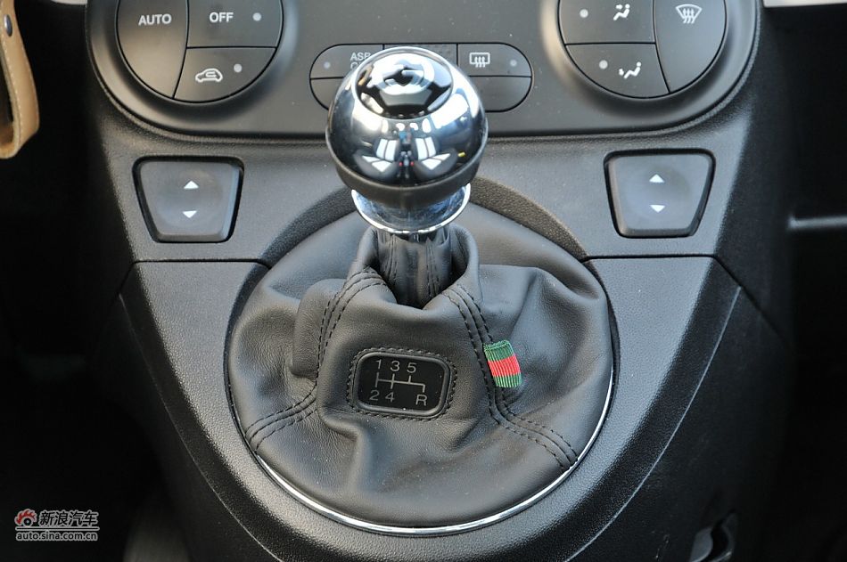 菲亚特500 GUCCI版-内饰配置