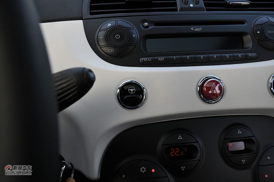 菲亚特500 GUCCI版-内饰配置