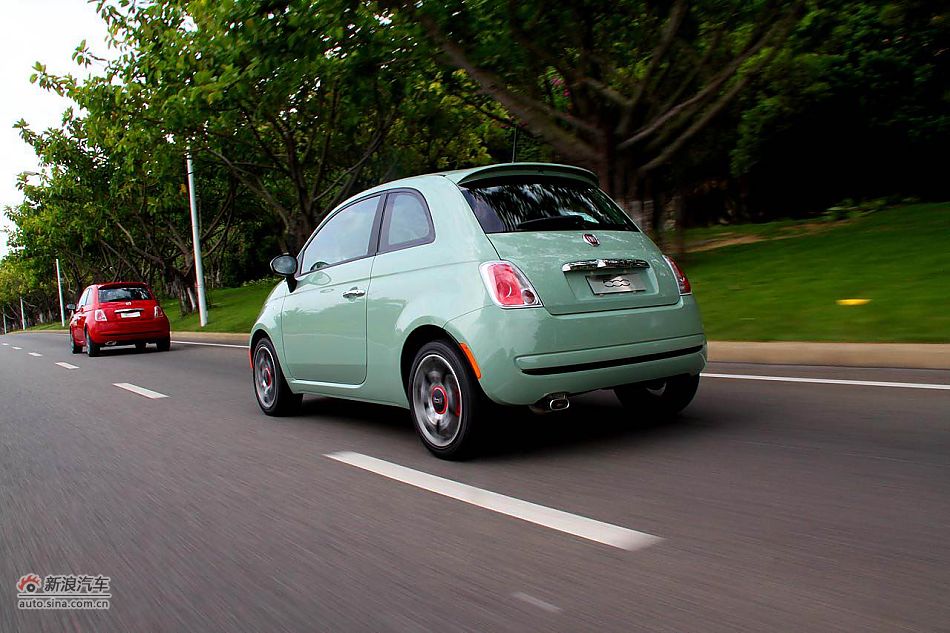 新浪体验试驾菲亚特500