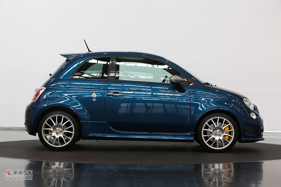 阿巴特 TRIBUTO FERRARI 695