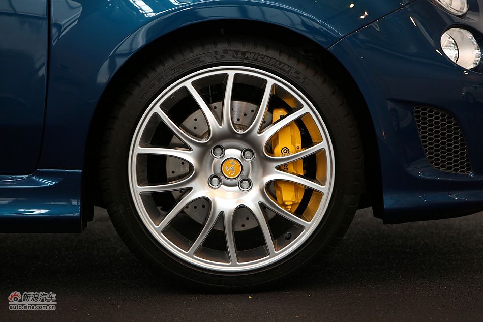 阿巴特 TRIBUTO FERRARI 695