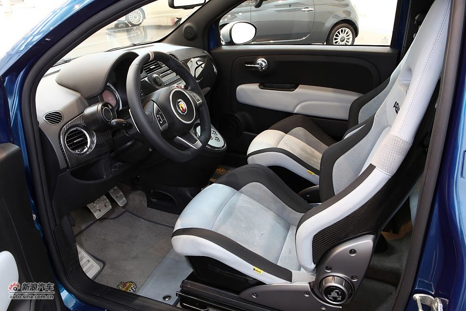 阿巴特 TRIBUTO FERRARI 695