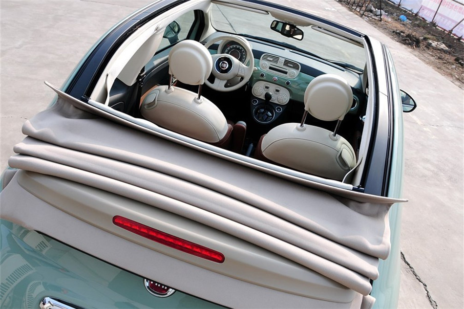 菲亚特500 2012款 1.4L AT 敞篷尊享版 空间