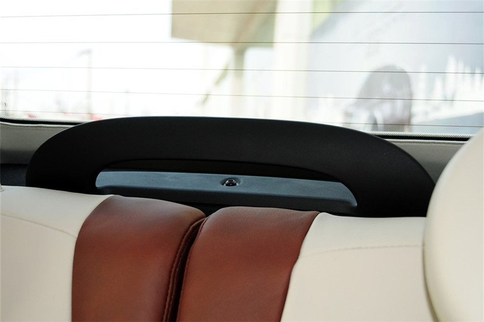 菲亚特500 2012款 1.4L AT 敞篷尊享版 空间