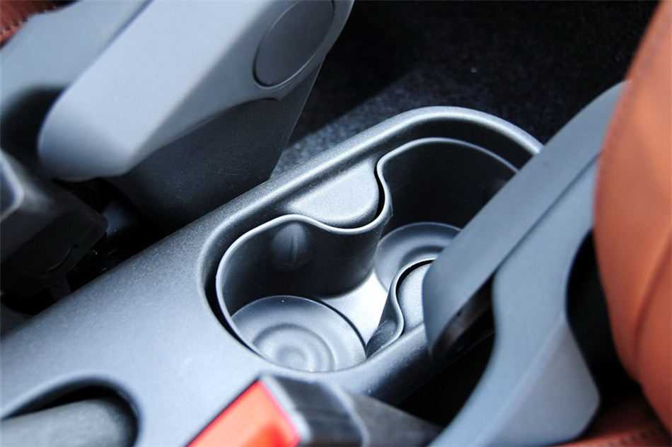 菲亚特500 2012款 1.4L AT 敞篷尊享版 空间