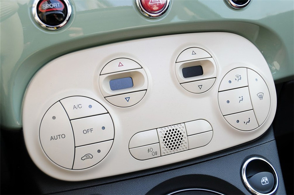 菲亚特500 2012款 1.4L AT 敞篷尊享版 内饰