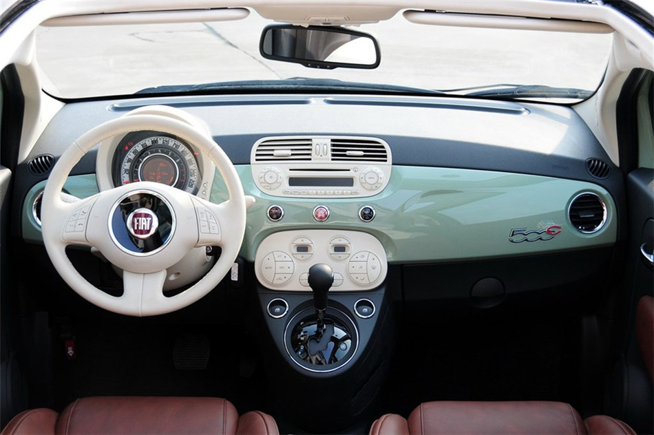 菲亚特500 2012款 1.4L AT 敞篷尊享版 内饰