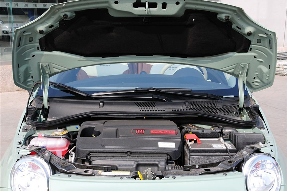 菲亚特500 2012款 1.4L AT 敞篷尊享版 引擎底盘
