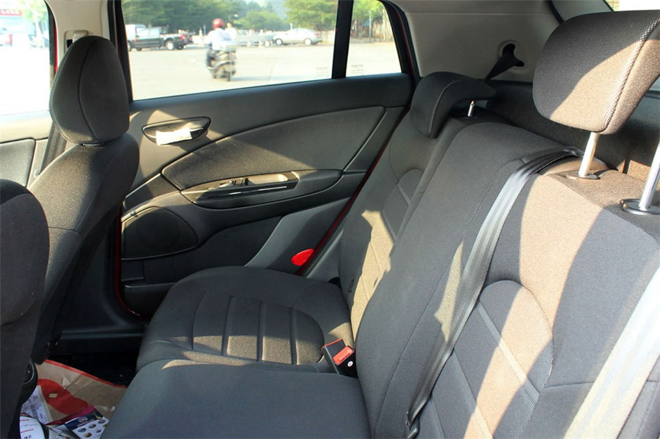 博悦 2011款 1.4T AT 舒适版 空间