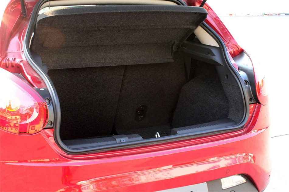 博悦 2011款 1.4T AT 舒适版 空间