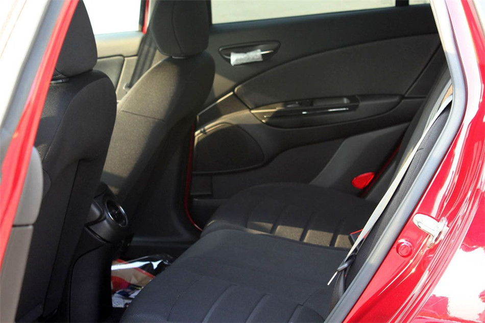 博悦 2011款 1.4T AT 舒适版 空间