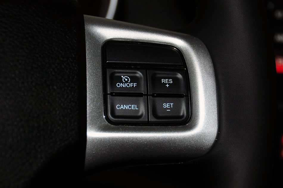 2013款 2.4L 豪华导航 内饰