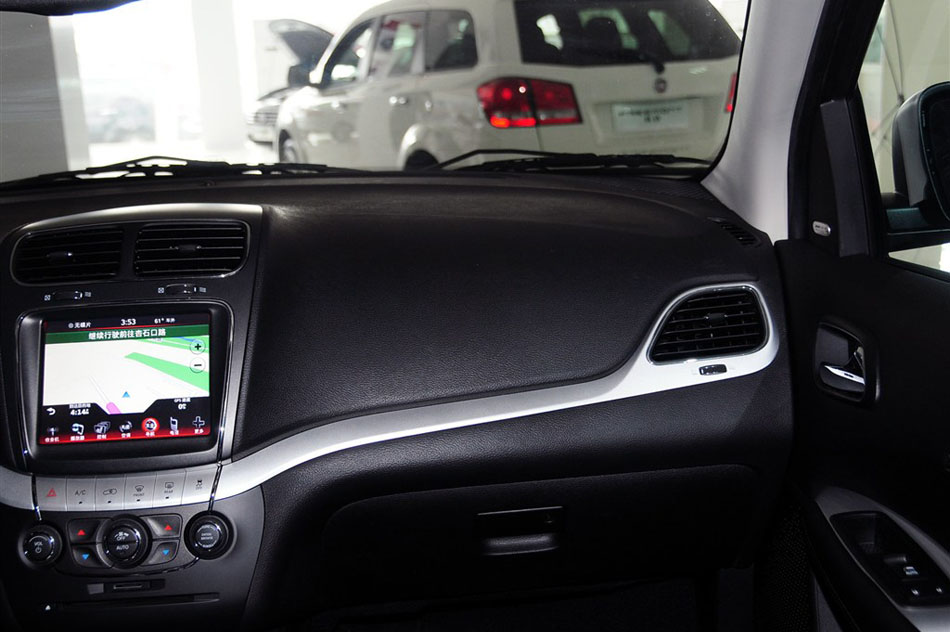 2013款 2.4L 豪华导航 内饰