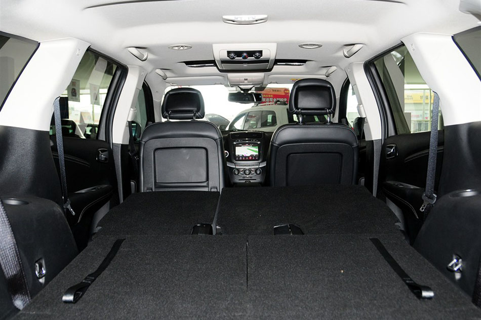 2013款 2.4L 豪华导航 空间