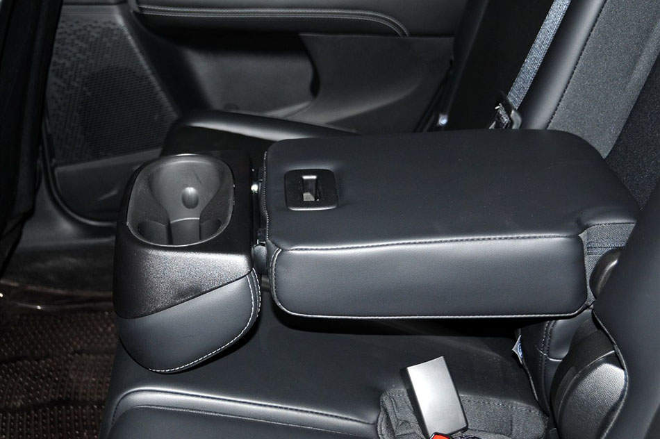 2013款 2.4L 豪华导航 空间