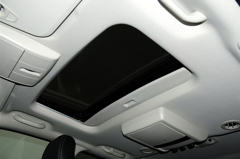 2013款 2.4L 豪华导航 空间