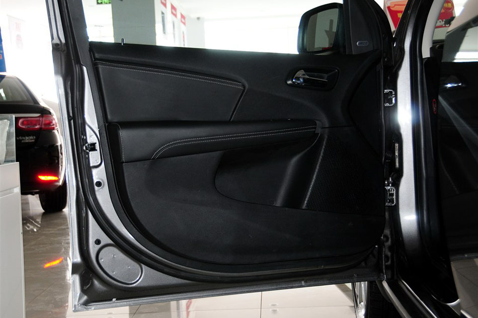 2013款 2.4L 豪华导航 空间