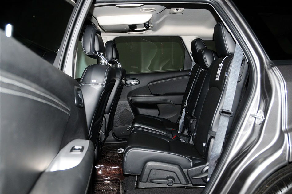 2013款 2.4L 豪华导航 空间