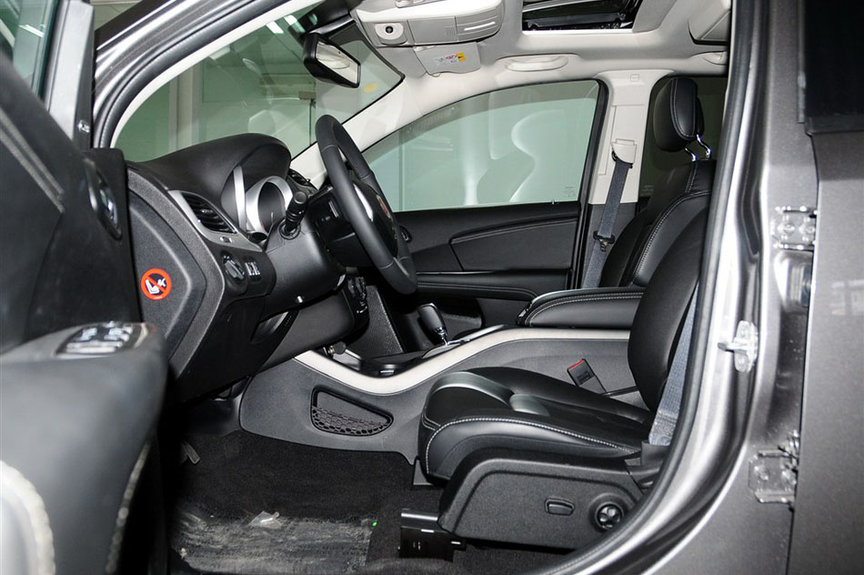 2013款 2.4L 豪华导航 空间