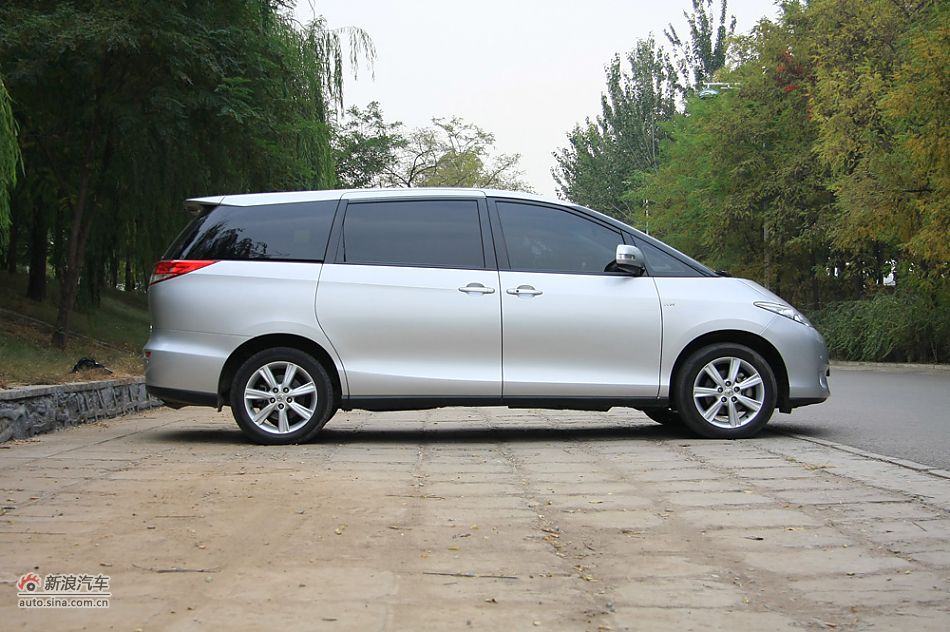 新普瑞维亚2.4AT七座豪华版
