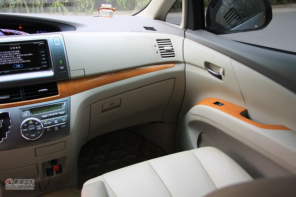 新普瑞维亚2.4AT七座豪华版