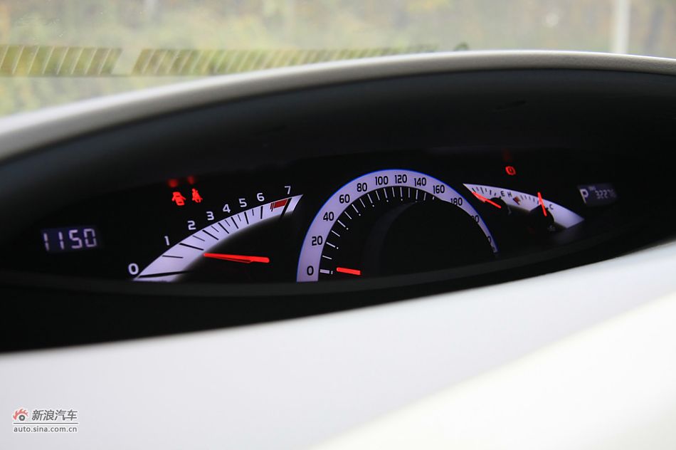 新普瑞维亚2.4AT七座豪华版