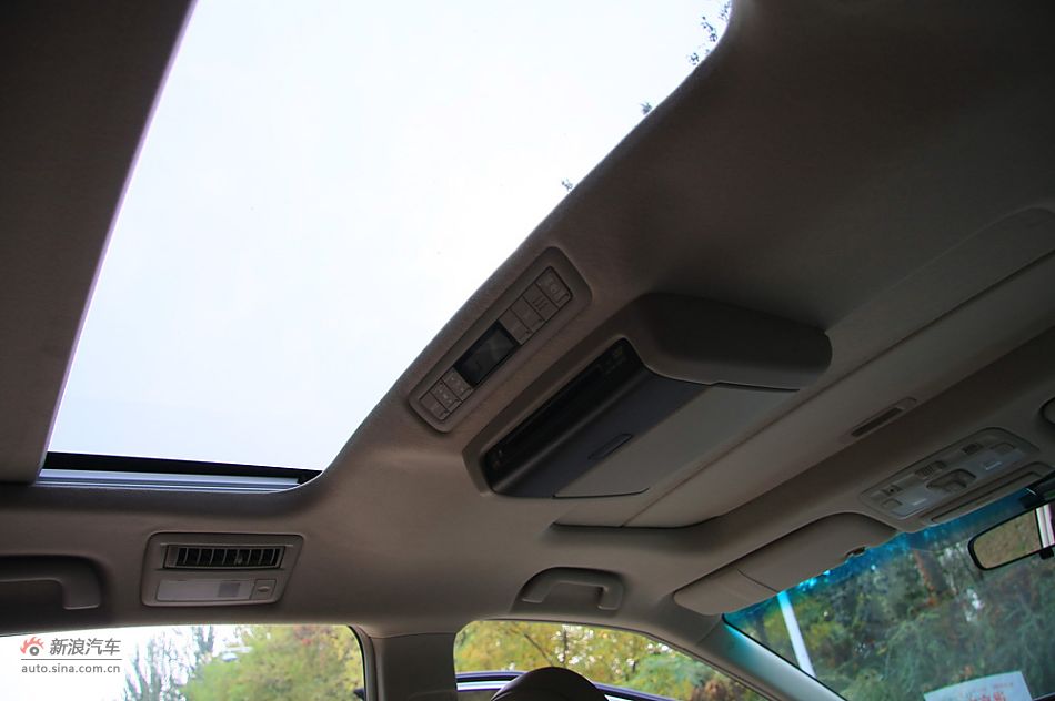 新普瑞维亚2.4AT七座豪华版