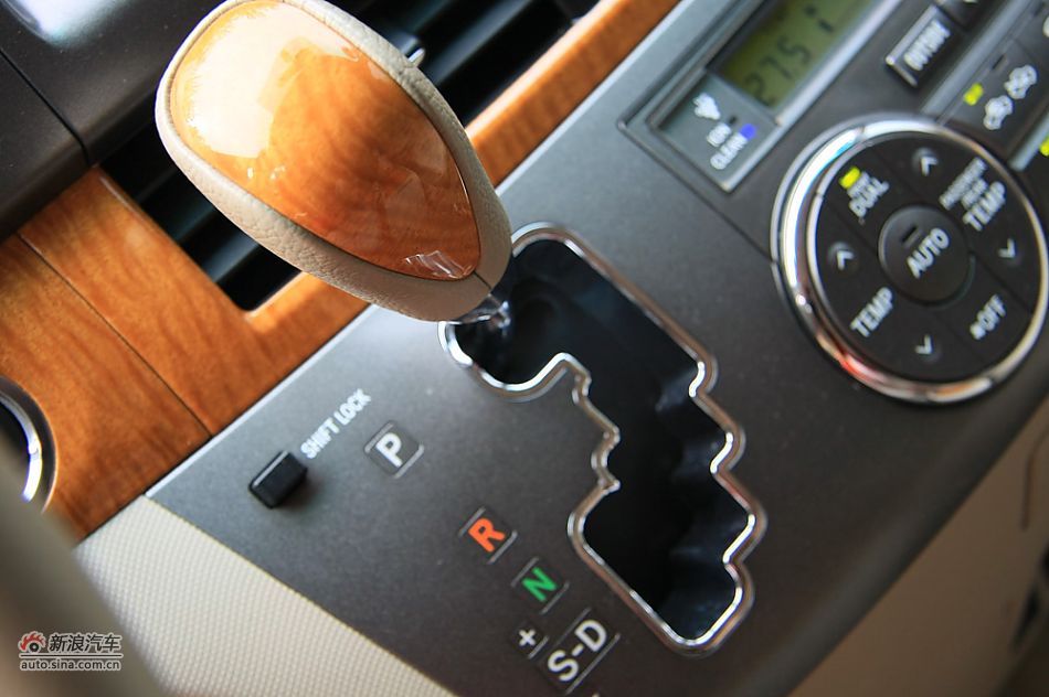 新普瑞维亚2.4AT七座豪华版