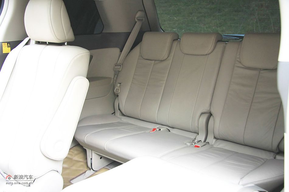 新普瑞维亚2.4AT七座豪华版