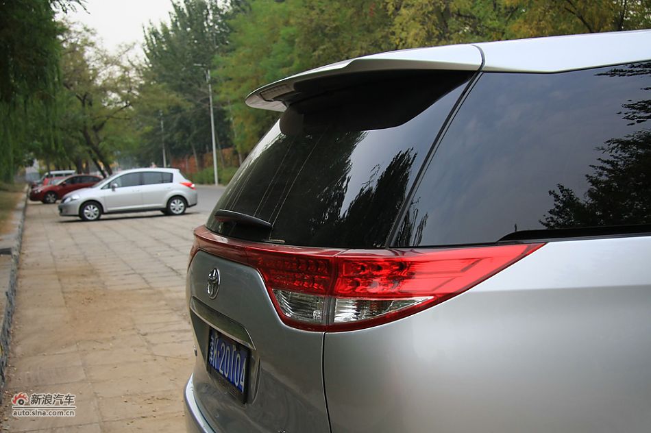 新普瑞维亚2.4AT七座豪华版