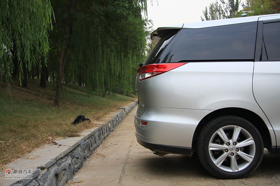 新普瑞维亚2.4AT七座豪华版