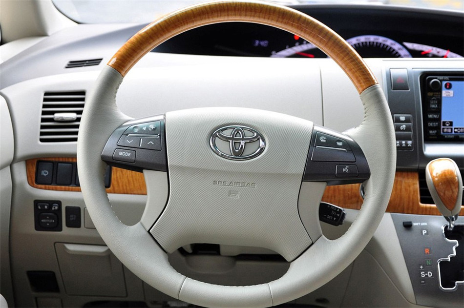 新PREVIA普瑞维亚2.4AT七座豪华版