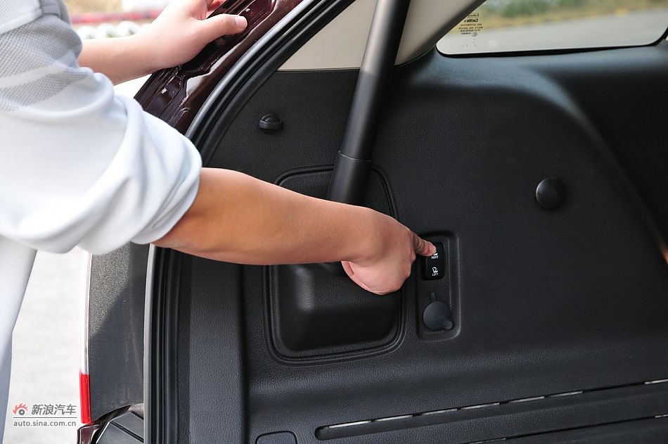 2011款福特锐界3.5L尊锐型